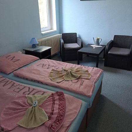 Hotel Kamenny Vrch 霍穆托夫 外观 照片