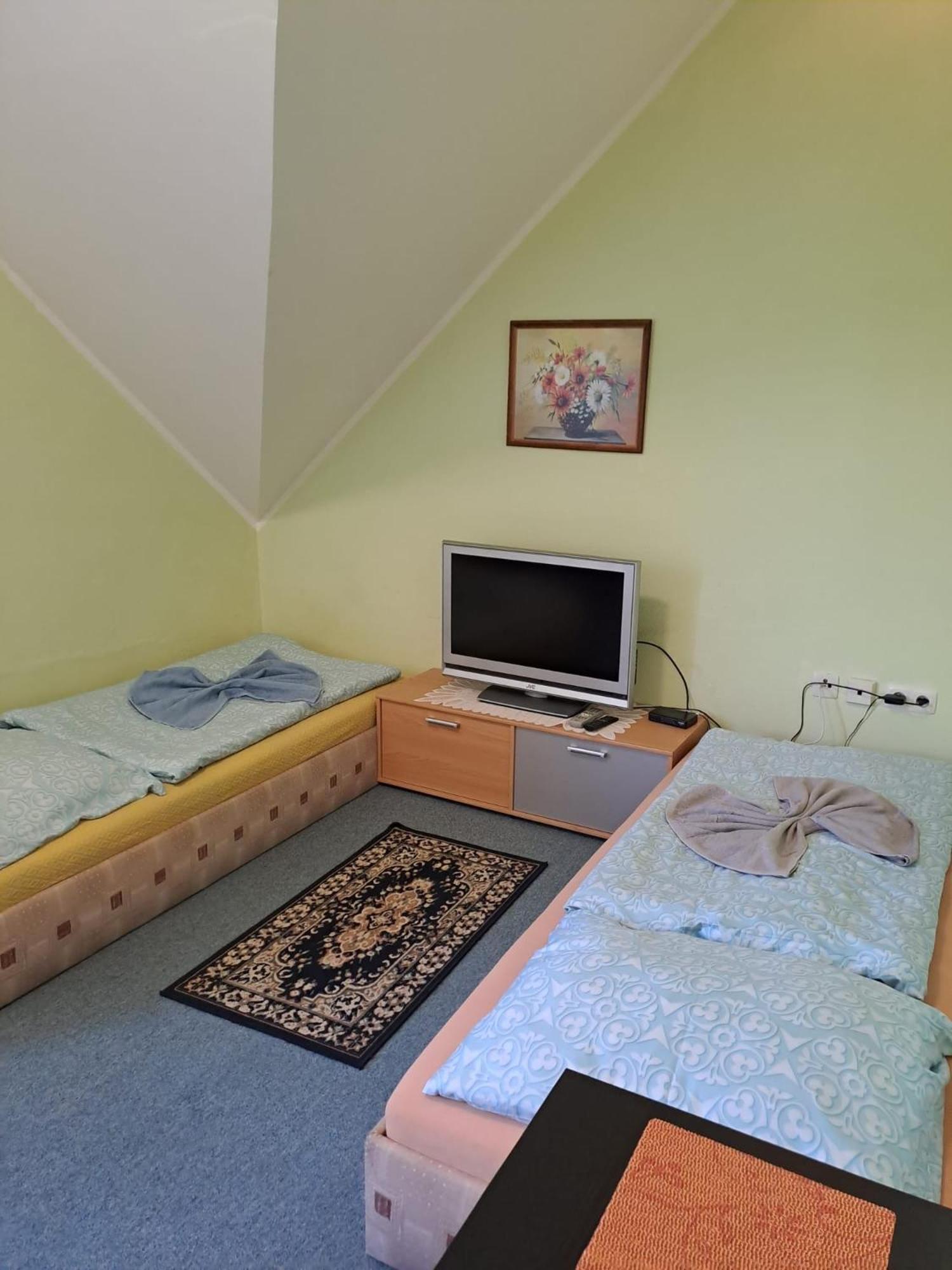 Hotel Kamenny Vrch 霍穆托夫 外观 照片