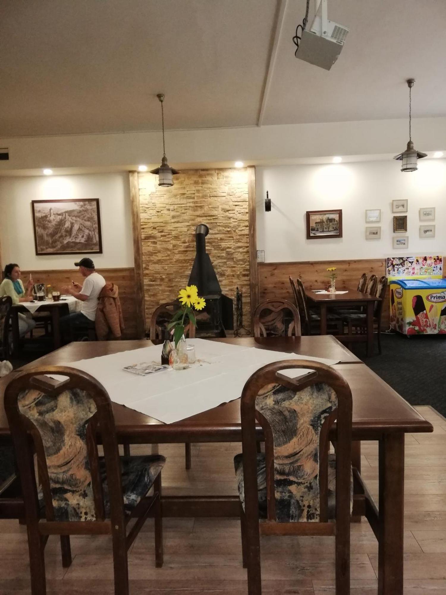 Hotel Kamenny Vrch 霍穆托夫 外观 照片